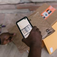 deliveryman scanning the barcode