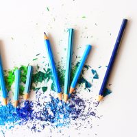 blue and purple color pencils