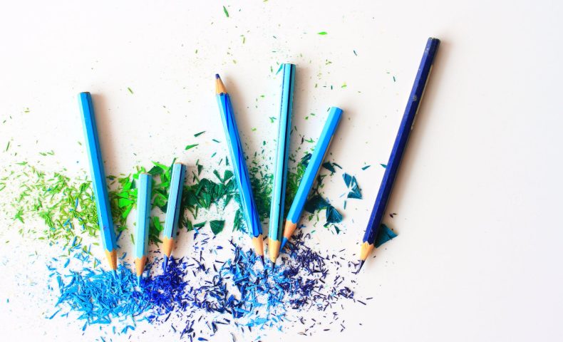 blue and purple color pencils