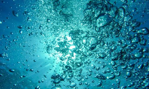 water bubbles under the sea